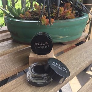 Stila Smudge Pot In Black